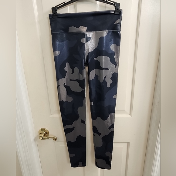 NWOT Noli Guerra Metallic Blue and Gray Camo Leggings Size 2 - Picture 6 of 7